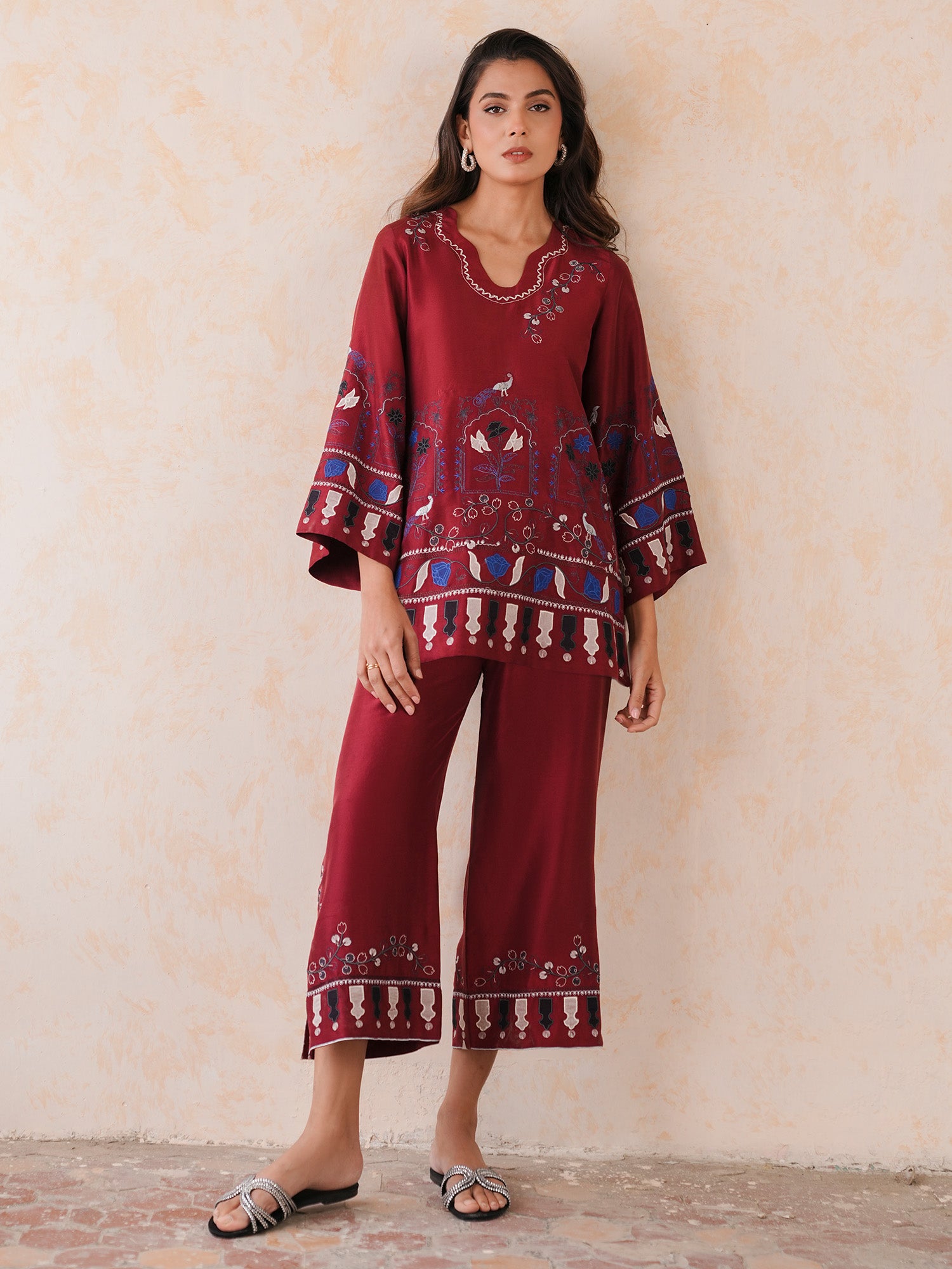 BELL SLEEVES & IZAAR