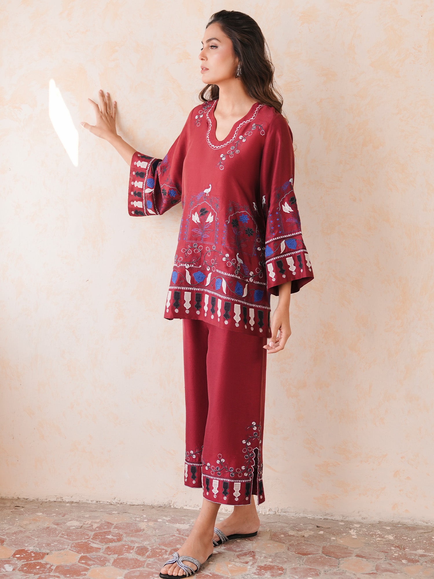 BELL SLEEVES & IZAAR