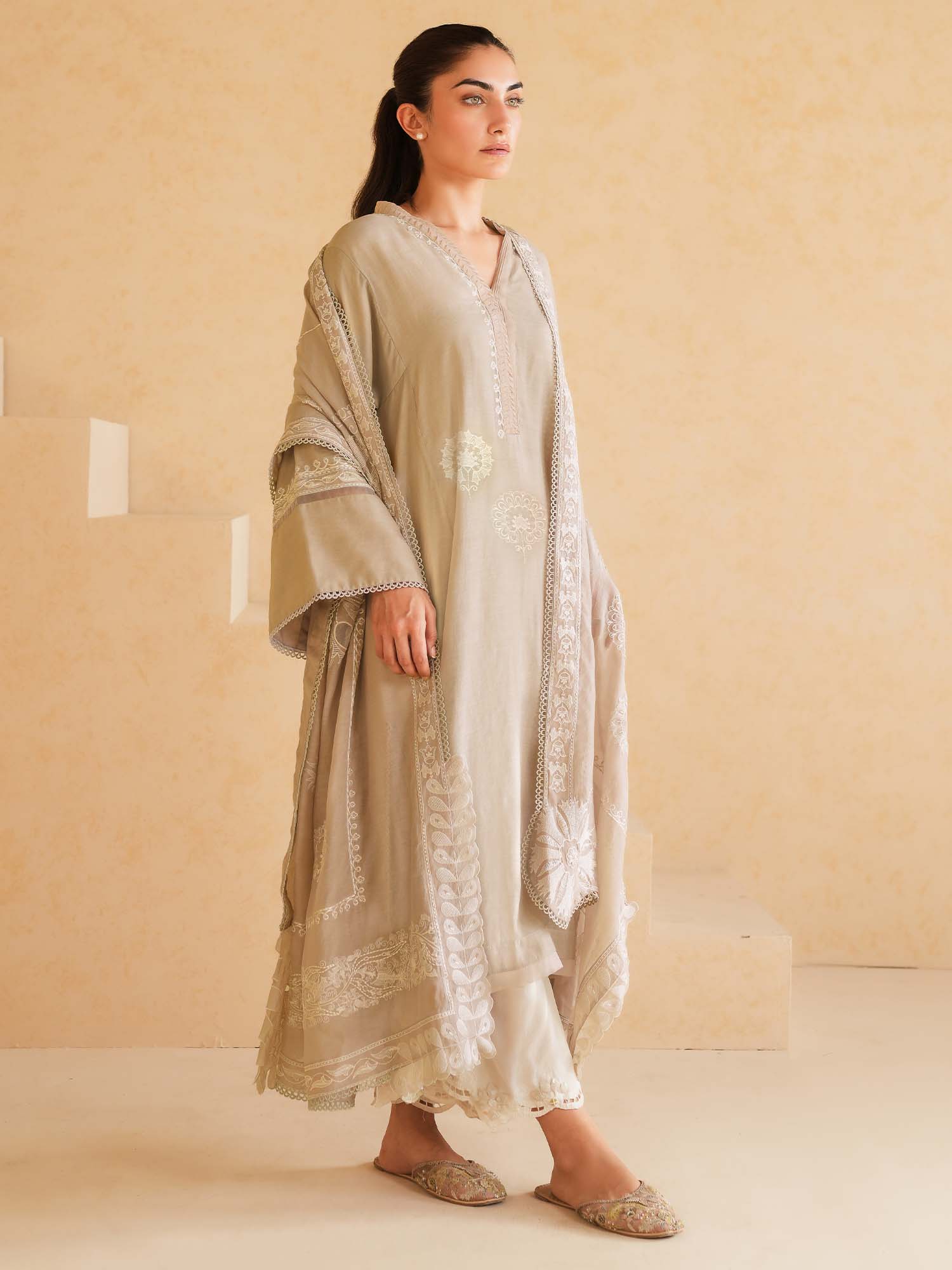 NARYMAN & DUPATTA