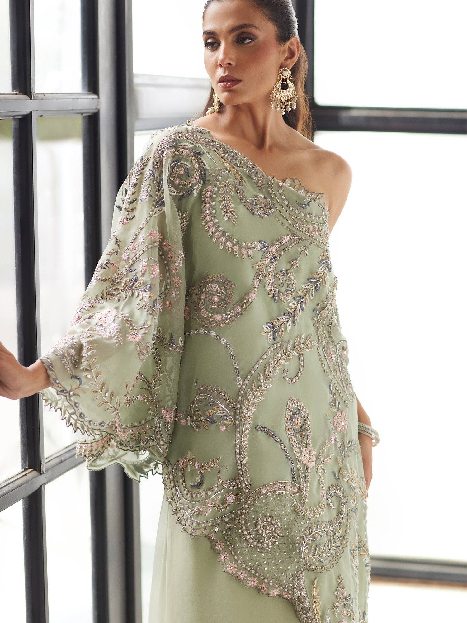 OFF SHOULDER