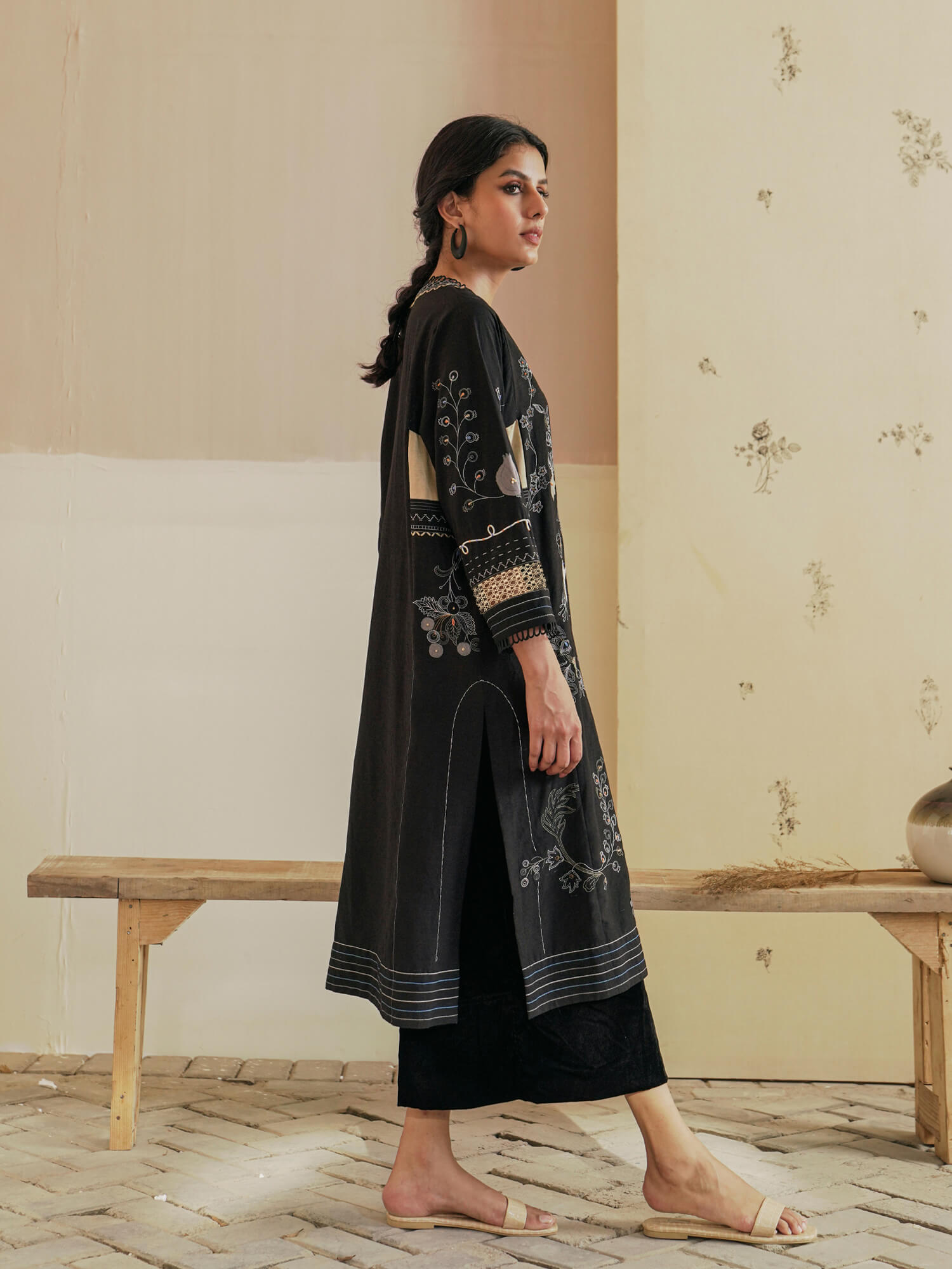 RAYA KURTA - Misha Lakhani