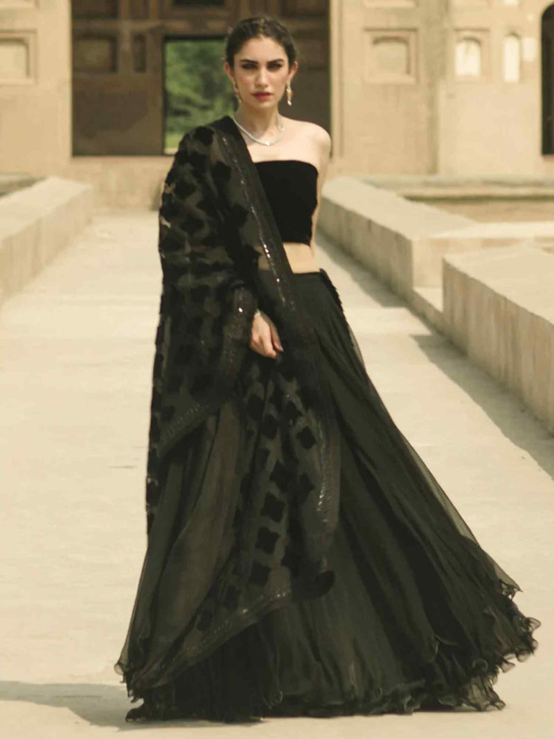 BLOUSE & LEHENGA