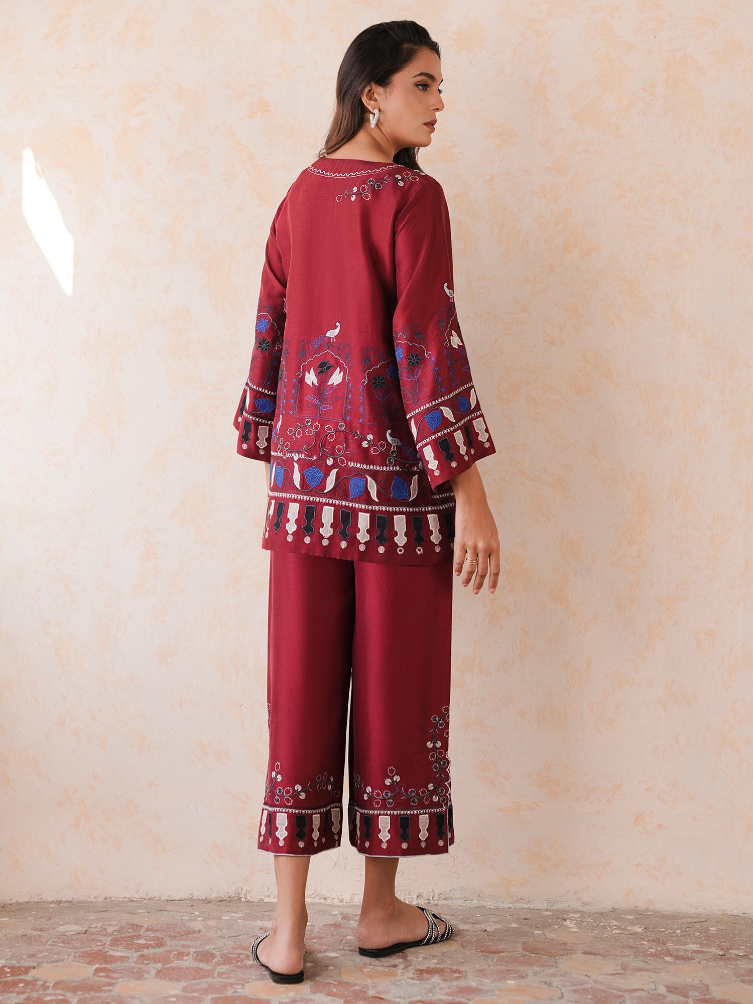 BELL SLEEVES & IZAAR