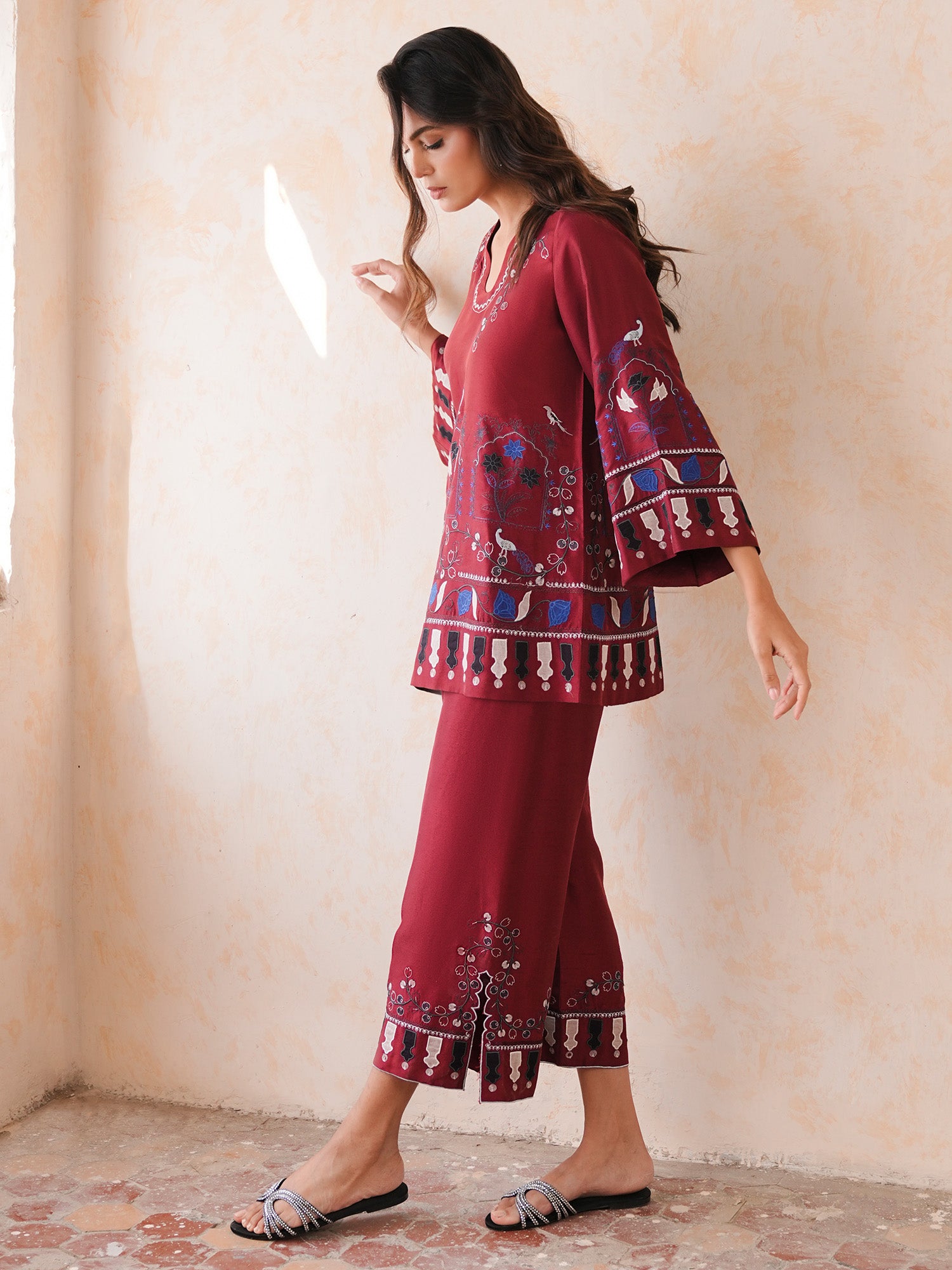 BELL SLEEVES & IZAAR