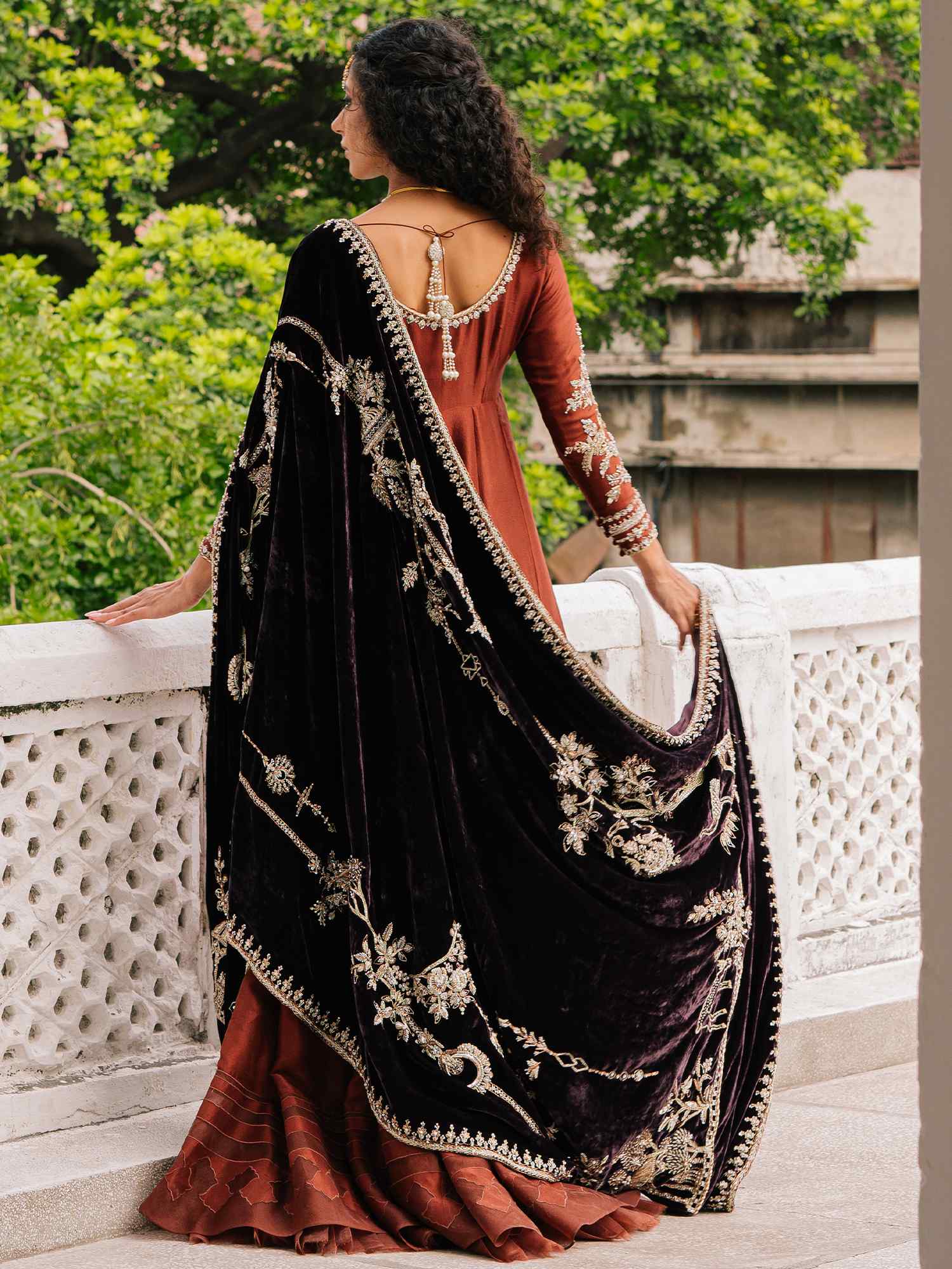 PESHWAS, LEHENGA & SHAWL